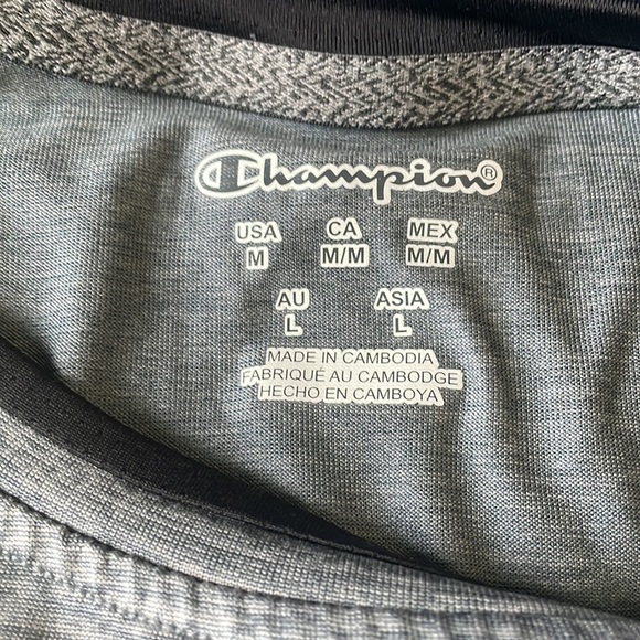 Size medium Men’s Champion t-shirt - Picture 3 of 3